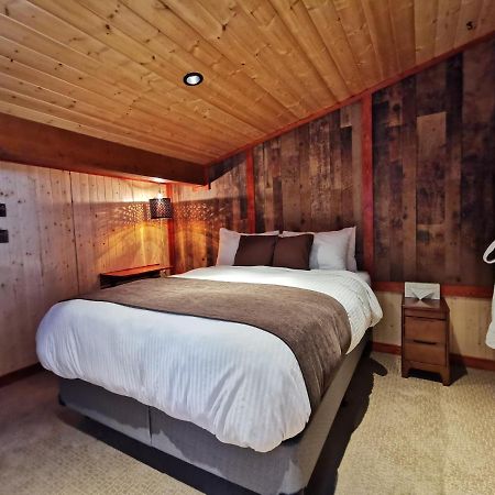 Cedar House Restaurant & Chalets Golden Eksteriør bilde