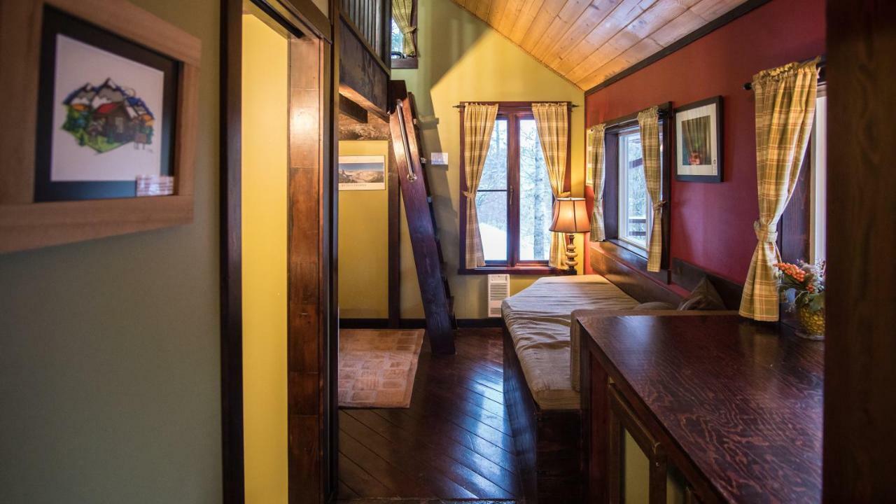 Cedar House Restaurant & Chalets Golden Eksteriør bilde