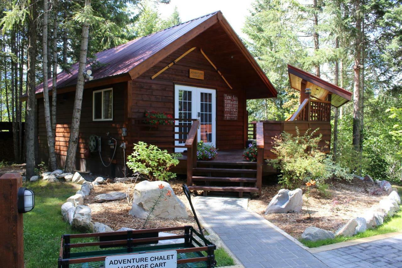 Cedar House Restaurant & Chalets Golden Eksteriør bilde