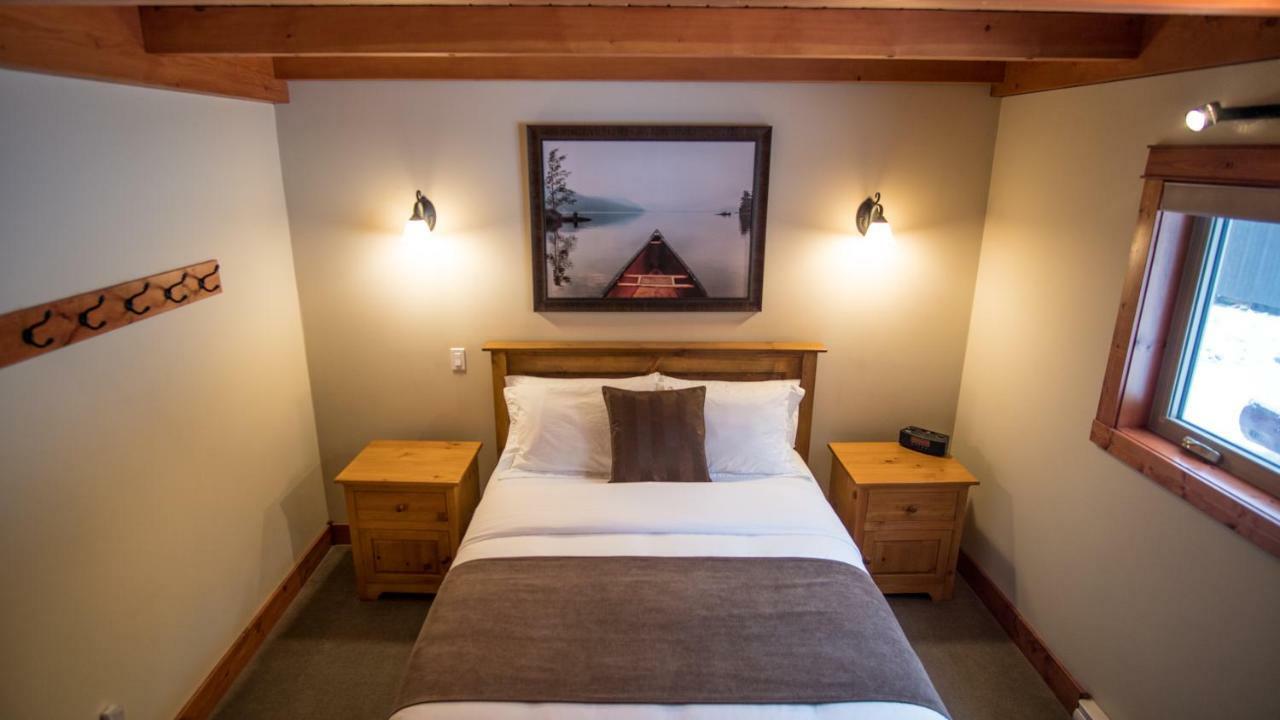 Cedar House Restaurant & Chalets Golden Eksteriør bilde